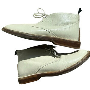 SPYR Italian creme/winter white  desert boots 6.5 in great vintage condition